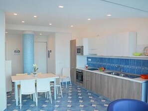 Fridge, microwave, oven, dishwasher - Appartamento 2 by Interhome (Terracina)