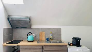 Fridge, microwave, stovetop, coffee/tea maker