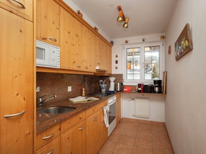 Kühlschrank, Mikrowelle, Ofen, Geschirrspüler