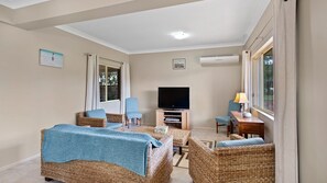 TV - Position, space and privacy (Nelson Bay)