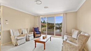 TV - Position, space and privacy (Nelson Bay)
