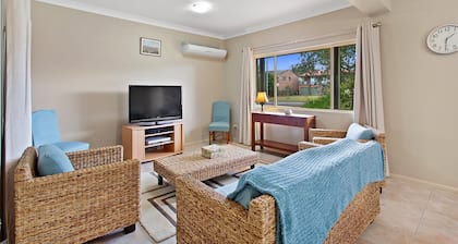 Ajax Nelson Bay Holiday Home near the Water