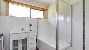 Shower - POOLSIDE GETAWAY - DROMANA (DROMANA)