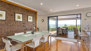 Dining - POOLSIDE GETAWAY - DROMANA (DROMANA)