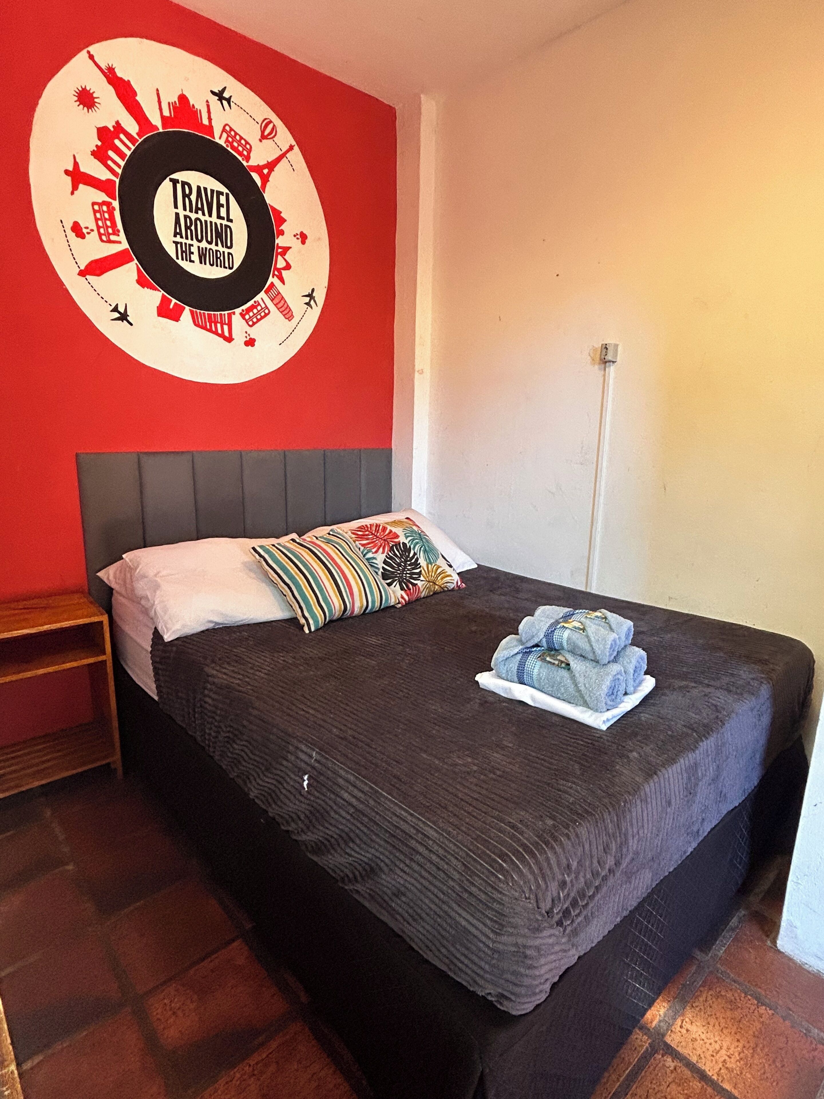 Quarto casal | Wi-Fi de cortesia, roupa de cama