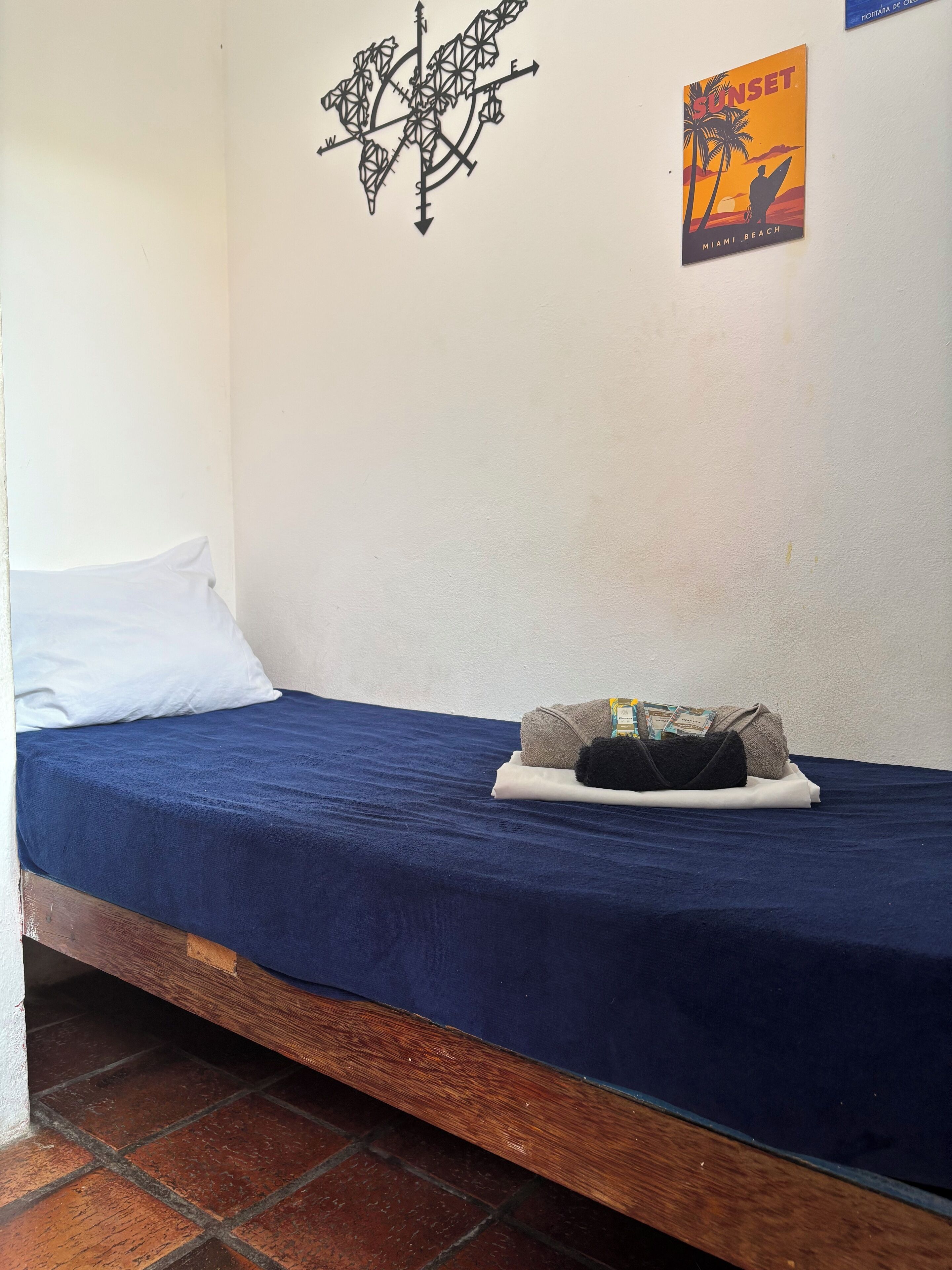 Quarto solteiro | Wi-Fi de cortesia, roupa de cama