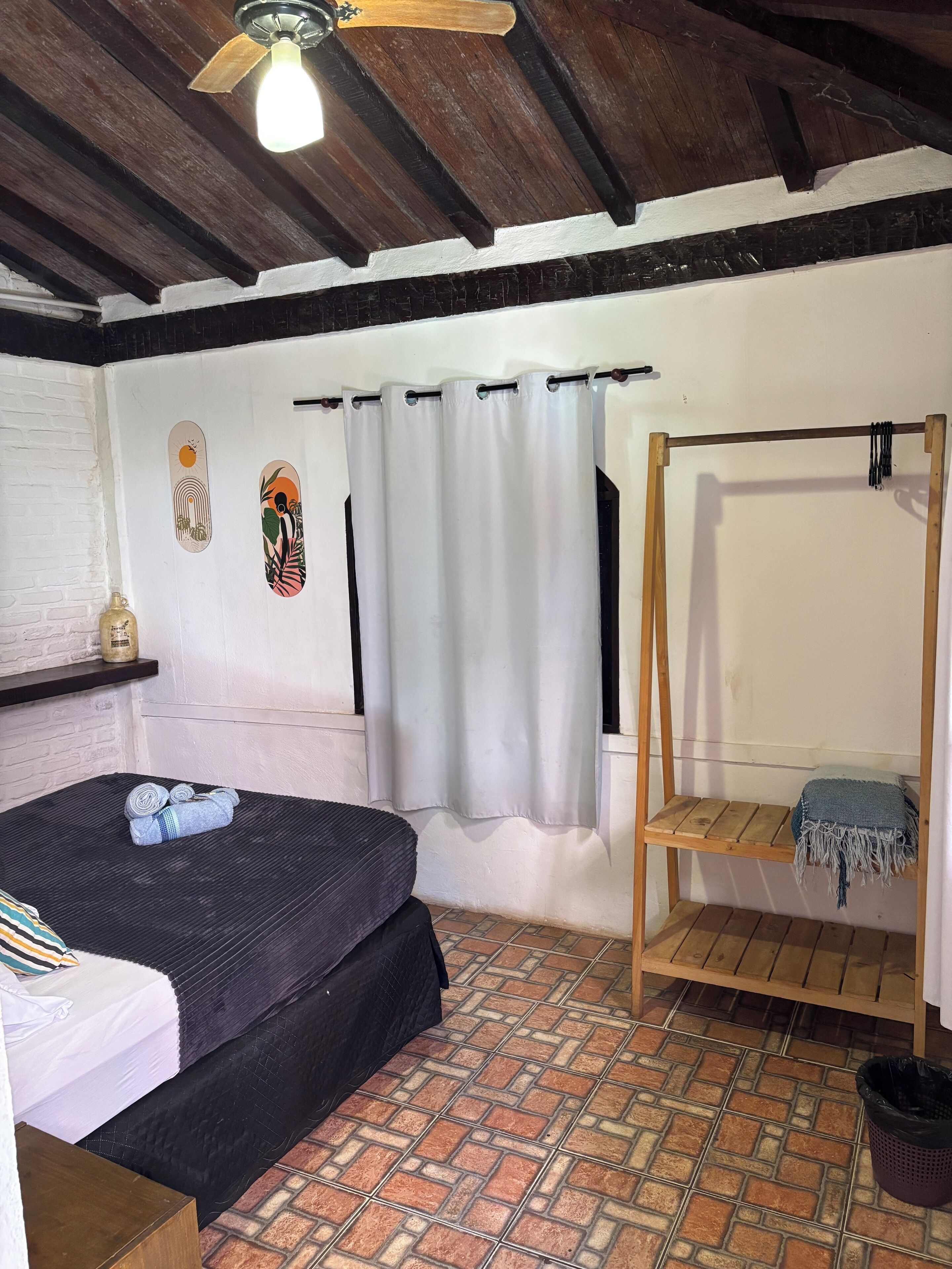 Quarto casal | Wi-Fi de cortesia, roupa de cama