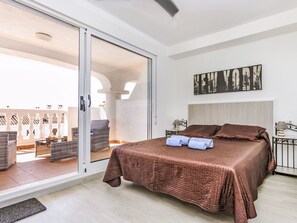 3 soverom og skrivebord