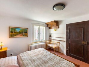 3 slaapkamers, een bureau, een strijkplank/strijkijzer, wifi