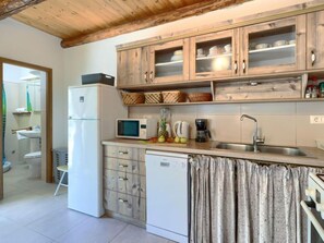 Kühlschrank, Mikrowelle, Ofen, Geschirrspüler