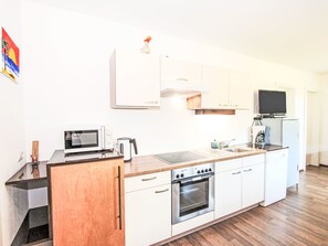 Kühlschrank, Mikrowelle, Ofen, Geschirrspüler