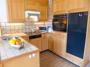 Kühlschrank, Mikrowelle, Ofen, Geschirrspüler