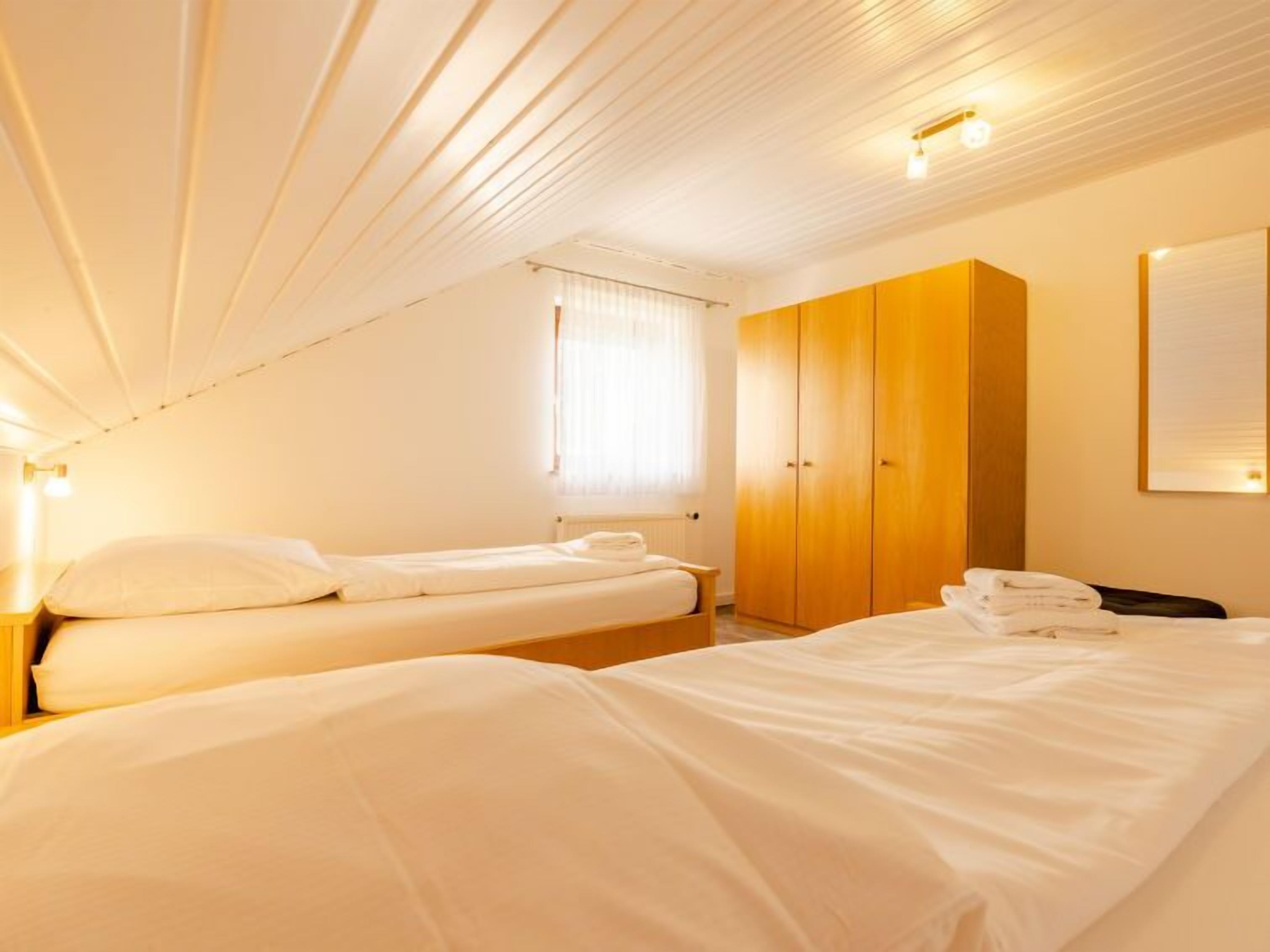 5 Schlafzimmer, Schreibtisch, Internetzugang