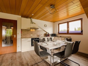 Fridge, microwave, oven, dishwasher - Vacation home Quelle by Interhome (Dittishausen)