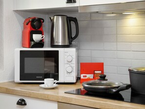 Fridge, oven, dishwasher, toaster