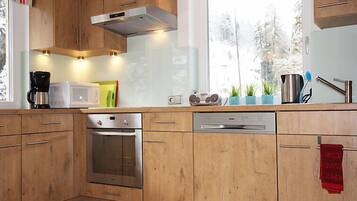 Kühlschrank, Mikrowelle, Ofen, Geschirrspüler