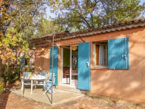 Outdoor dining - La Colline des Ocres by Interhome (Apt)