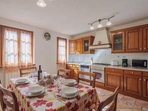 Kühlschrank, Mikrowelle, Ofen, Toaster