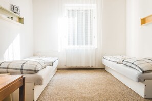 Design Triple Room, River View | Blackout drapes, free rollaway beds, free WiFi, bed sheets