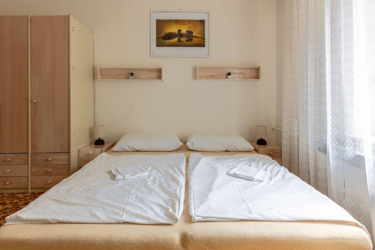 Design Double Room, Valley View | Blackout curtains, free rollaway beds, free WiFi, bed sheets