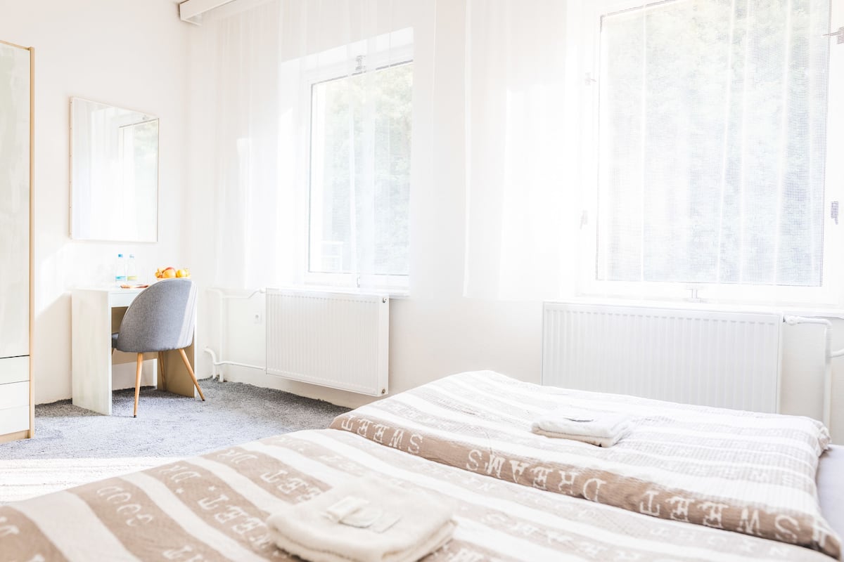 Design Room, 1 Queen Bed, Garden View | Blackout curtains, free rollaway beds, free WiFi, bed sheets