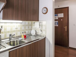 Refrigerador, microondas, horno y periquera 