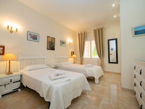 3 chambres, bureau, accĂšs Internet