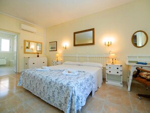 3 chambres, bureau, accès Internet