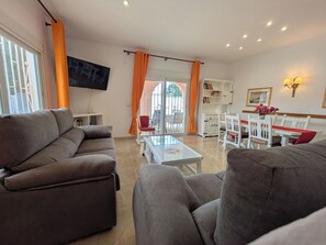 TV - Vacation home Sandra by Interhome (Albir)