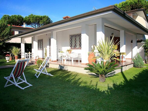 Terrace/patio - Vacation home Carla by Interhome (Forte dei Marmi)