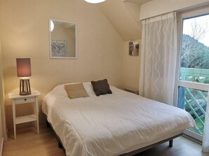 5 dormitorios, tabla de planchar con plancha, Internet