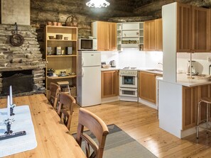 Jääkaappi, mikroaaltouuni, astianpesukone