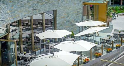 Peaks Place Apartment-Hotel & Spa by Interhome