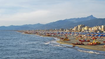 Una spiaggia nelle vicinanze