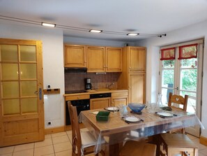 Fridge, oven, dishwasher, toaster