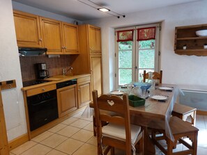 Fridge, oven, dishwasher, toaster