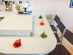 Réfrigérateur, micro-ondes, four, lave-vaisselle