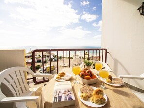 Outdoor dining - Torre da Rocha by Interhome (Portimão)