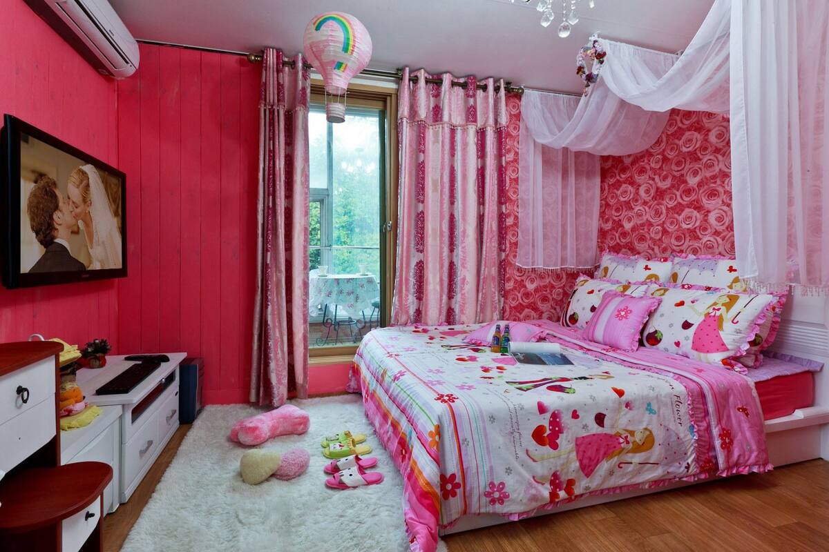 Room (9. Plum) | WiFi (free)