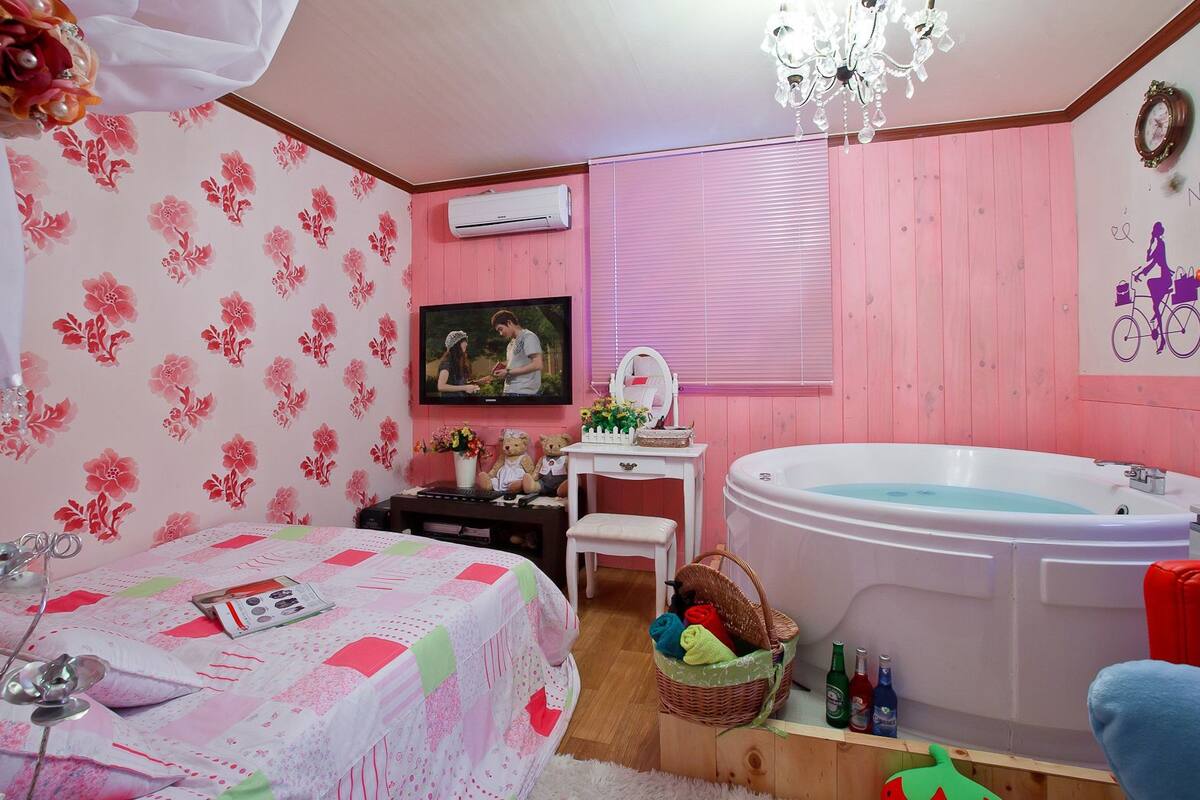 Room (4. Tomato) | WiFi (free)