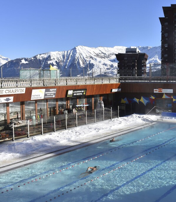 حمّام سباحة مُدفَّأ