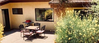 Beautiful Red Rock views in quiet, gated, Canyon Mesa Golf and Country Club.