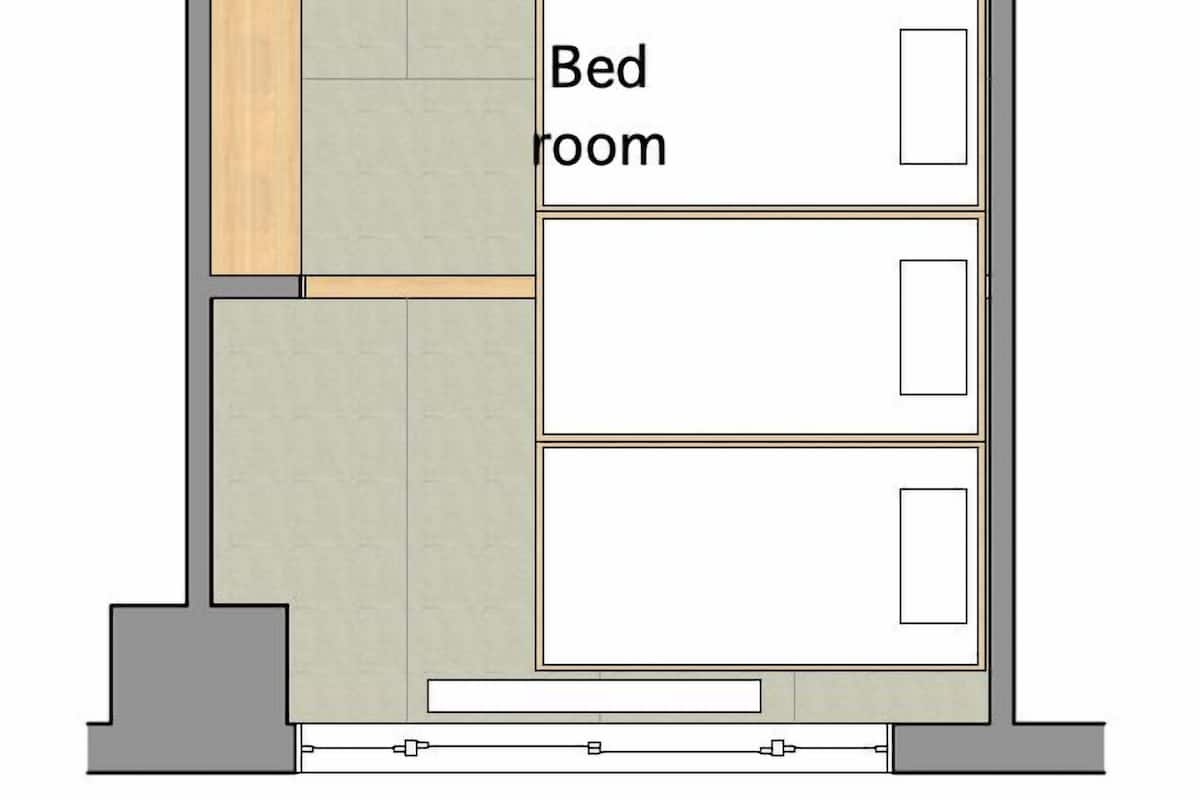 Un plano de planta que muestra una entrada, un cuarto de baño, un aseo y un dormitorio.