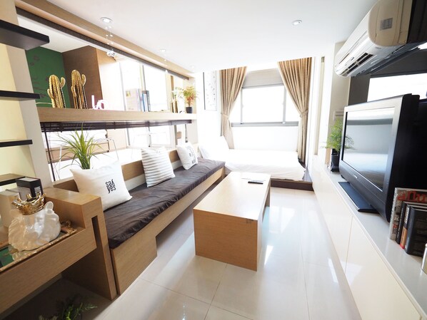 أغطية فراش متميزة وبديكورات فريدة لكل غرفة ومكتب ومكواة/لوح كي