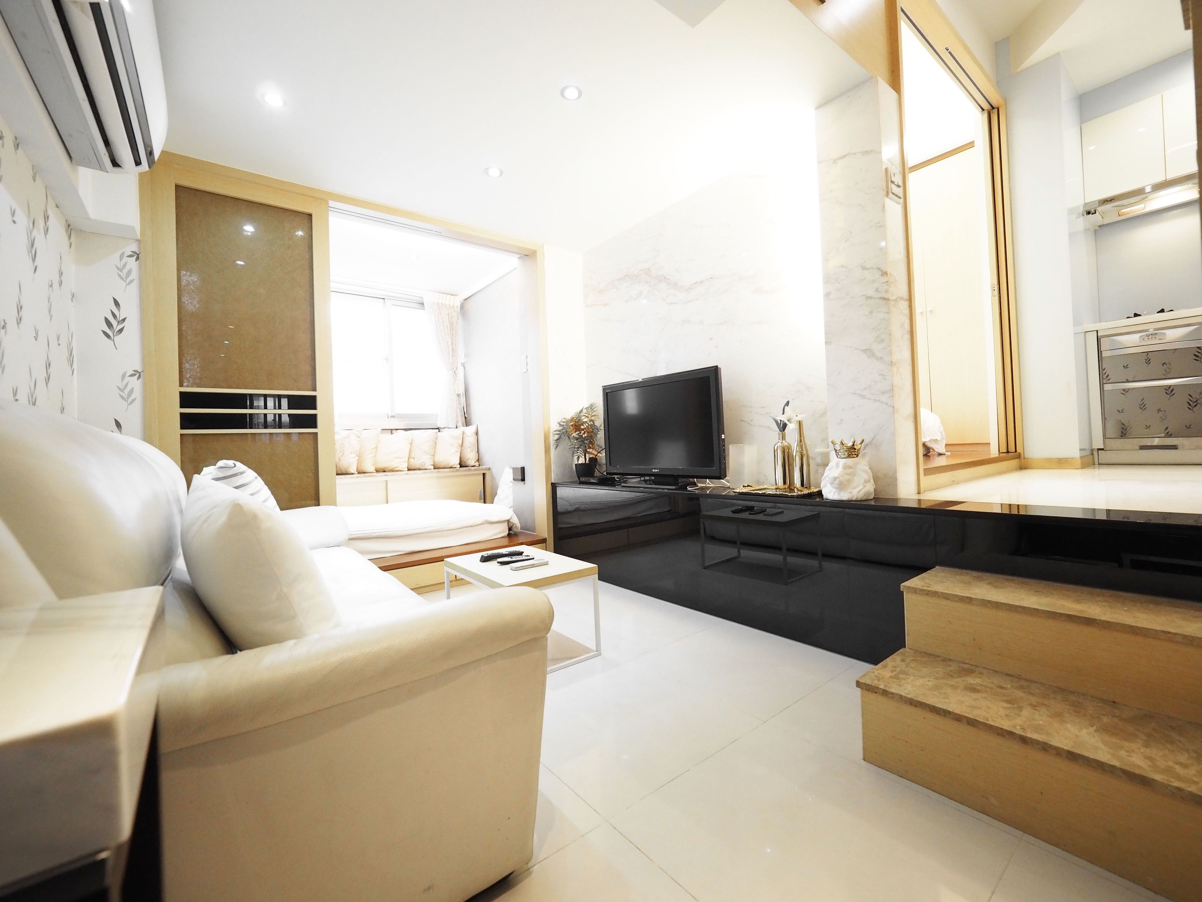 Family Loft (2A) | Premium bedding, individually decorated, desk, iron/ironing board