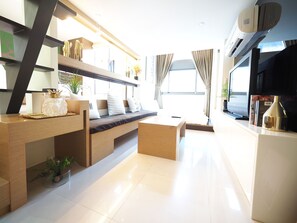 ลอฟท์สำหรับครอบครัว (4B) | เครื่องนอนระดับพรีเมียม, ห้องพักตกแต่งอย่างมีเอกลักษณ์, โต๊ะทำงาน