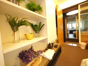 ลอฟท์สำหรับครอบครัว (6D) | เครื่องนอนระดับพรีเมียม, ห้องพักตกแต่งอย่างมีเอกลักษณ์, โต๊ะทำงาน