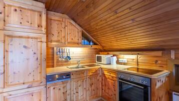 KĂŒhlschrank, Mikrowelle, Ofen, GeschirrspĂŒler