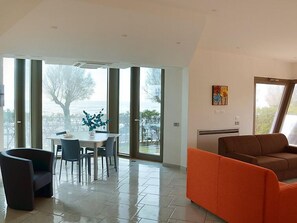 TV - Appartamento 1 by Interhome (Terracina)