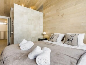 3 bedrooms, iron/ironing board, WiFi